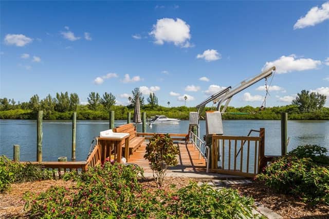 18521  GULF BLVD photo