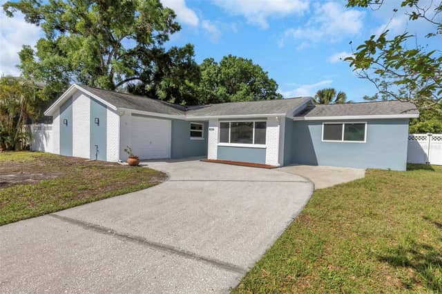 1004 GREENLEAF WAY photo