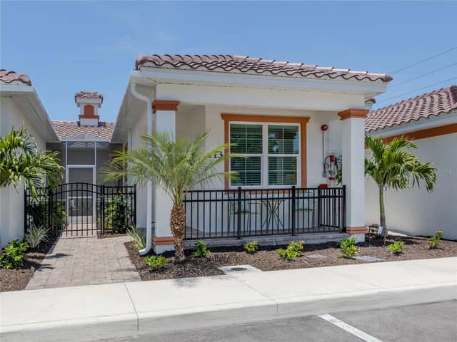 124 CLIFTON WAY photo