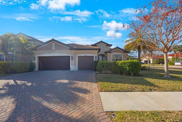 2564 GRAND CYPRESS BLVD photo
