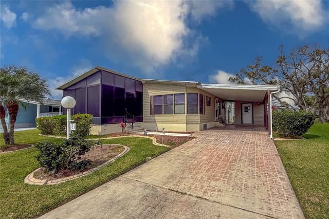 135 HUMMINGBIRD AVE photo