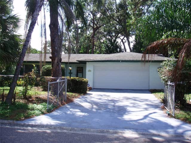 120 SW MONROE CIR N photo
