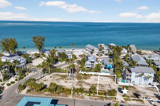 812 N BAY BLVD photo
