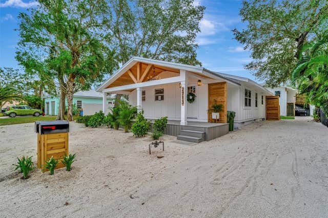 2713 4TH AVE W photo