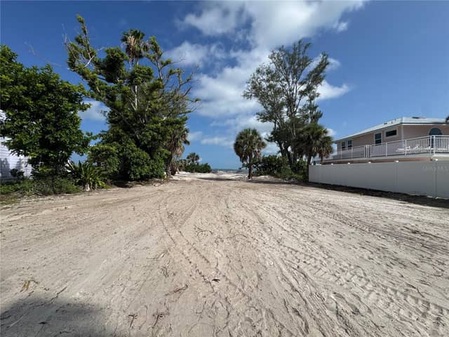 831 NORTH SHORE DR photo