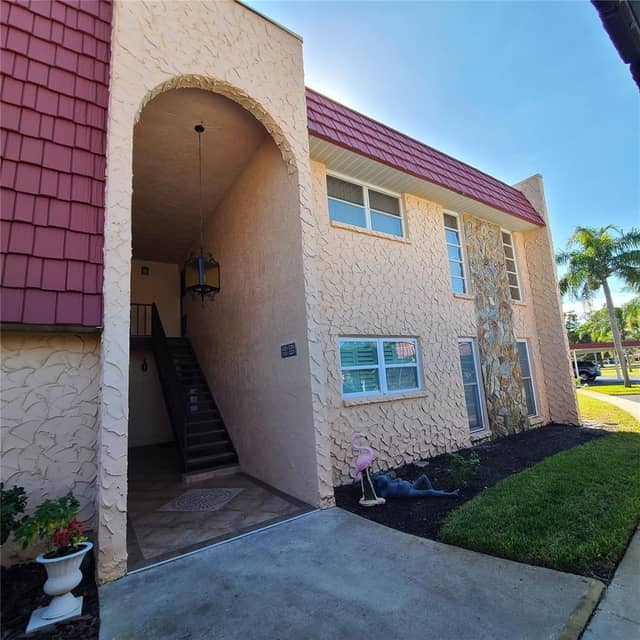 220 BUTTONWOOD CIR #220 photo