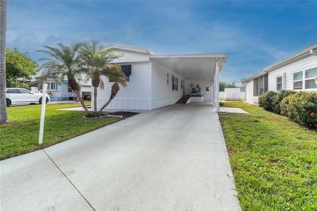 214 LEISURE WAY photo