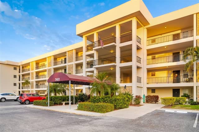 7461 W COUNTRY CLUB DR #404 photo