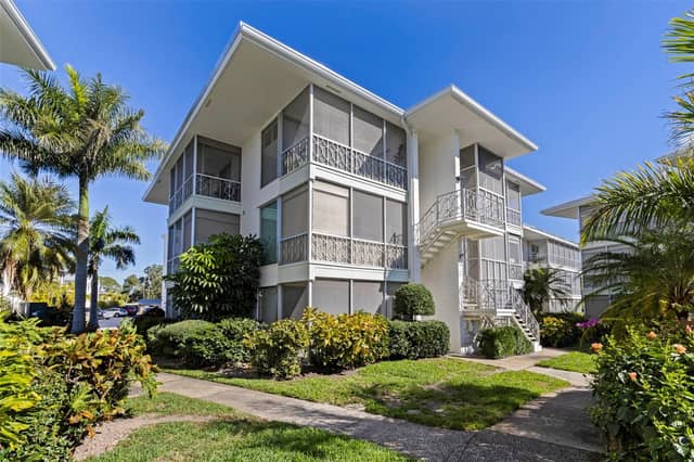1036 NORTH SHORE DR NE #1 photo