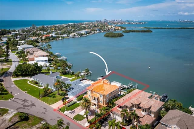 306 HARBOR DR photo