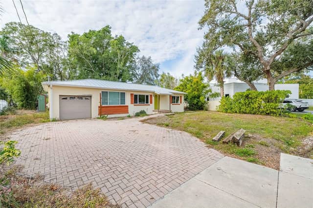 6213 SANDERS DR photo