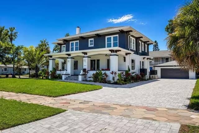 2041 BEACH DR SE photo