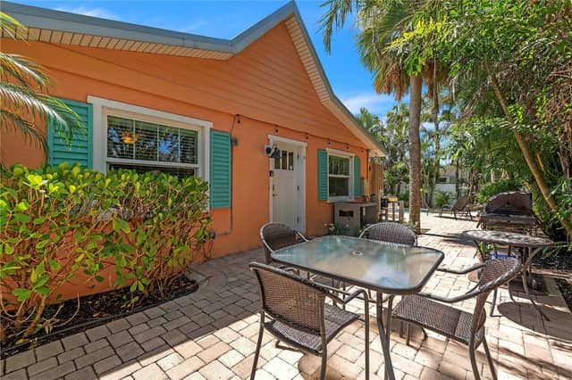 205 PEACOCK LN #A photo
