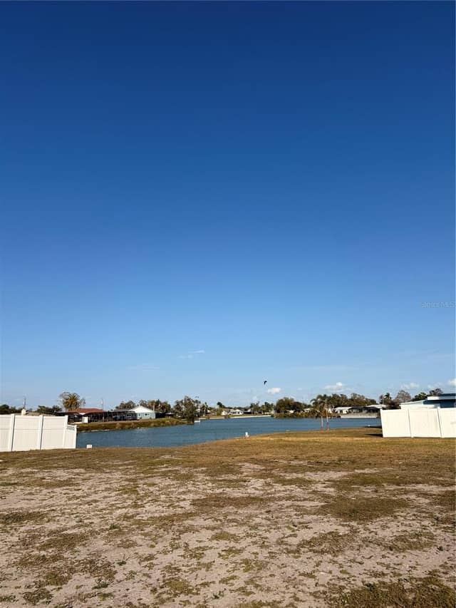 303 SHAMROCK BLVD photo
