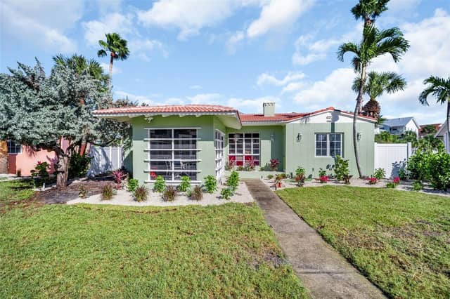 16613 GULF BLVD photo
