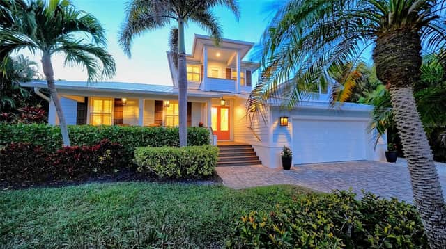 605 N POINT DR photo