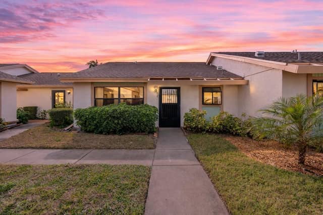 6135 HERITAGE LN #6135 photo
