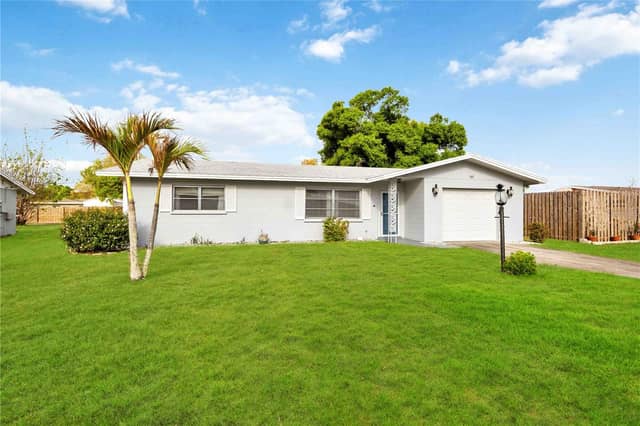181 SANDHURST DR photo