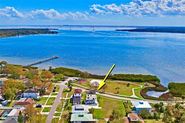 402 SHORE DR W photo