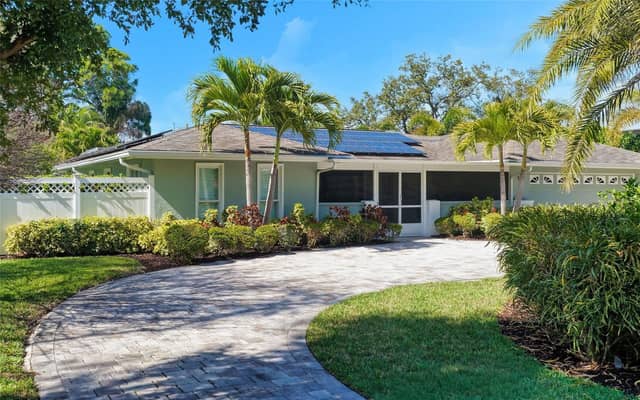 121 HOLLY AVE photo