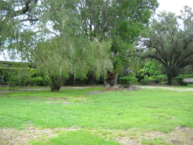 1749 CHEROKEE DR photo