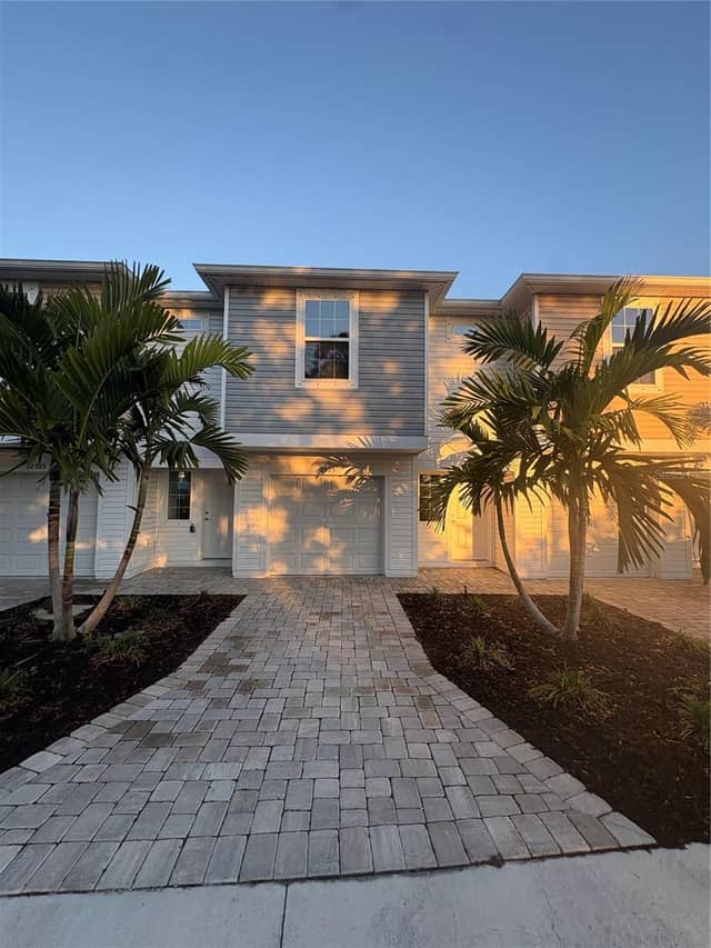 2525 6TH AVENUE DR E photo