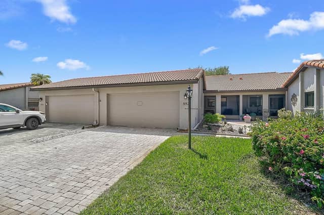 892 COUNTRY CLUB CIR #50 photo