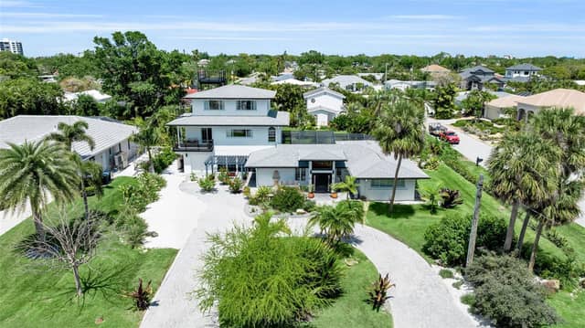 608 GARDENIA DR photo