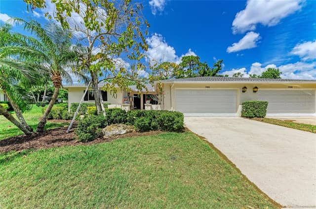 7160 FAIRWAY BEND CIR photo