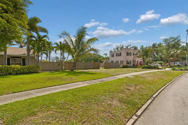 603 CASABELLA DR photo