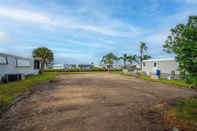 646 BLACKBURN BLVD photo