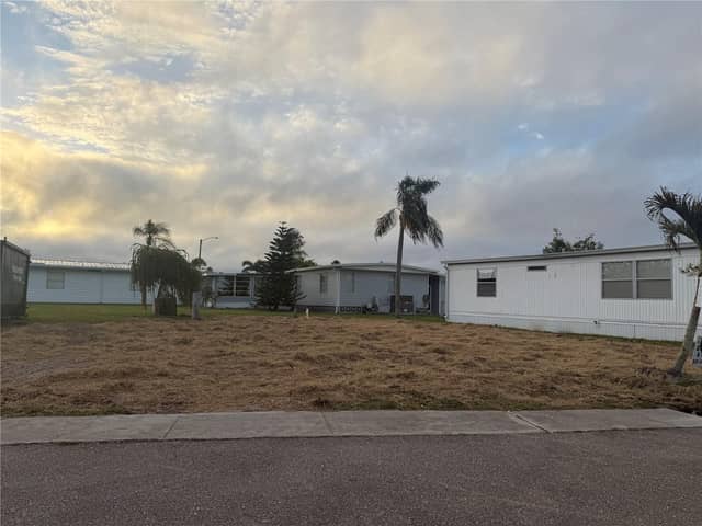 5621 SUNFLOWER RD photo