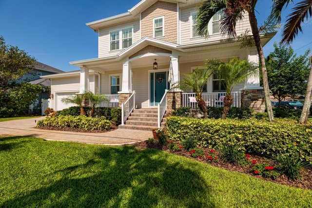852 CORDOVA BLVD NE photo