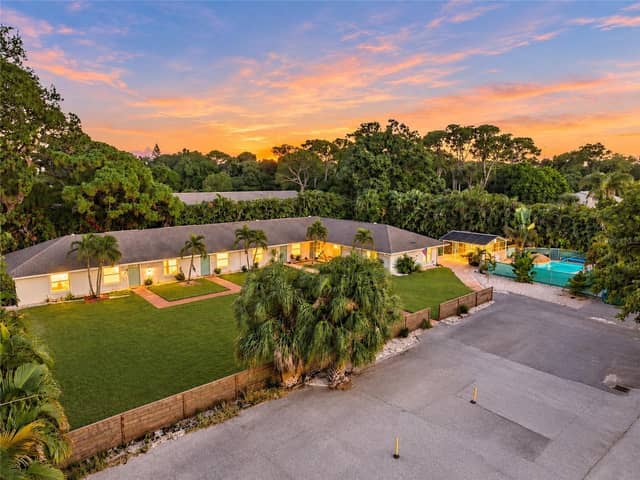 4001 GROVELAND AVE photo