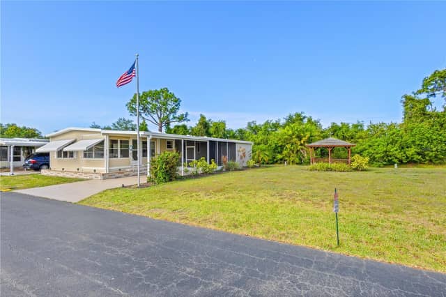 320 TROPIC DR photo
