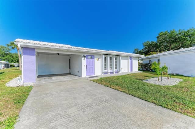 140 CIRCLEWOOD DR #C1-4 photo