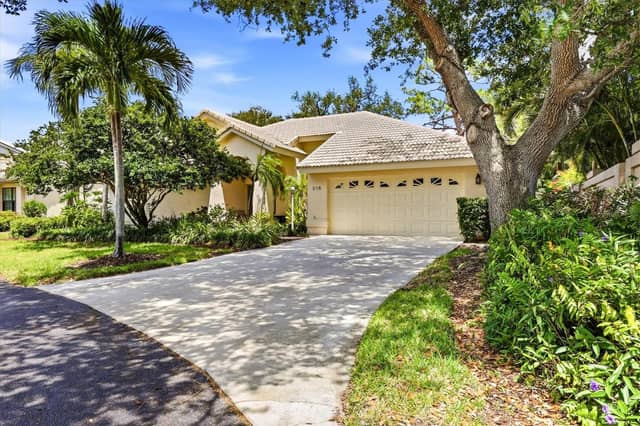 216 CARRIAGE HOUSE LN #216 photo