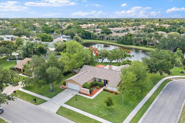 4352 KINGSTON LOOP photo