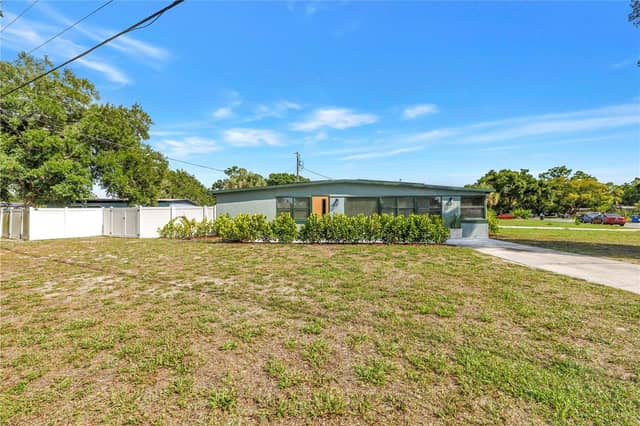 7599 MEADOWLAWN DR N photo