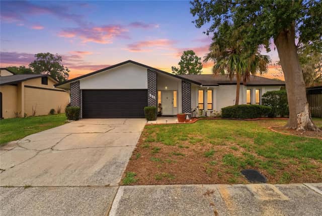 804 CENTERWOOD CT photo