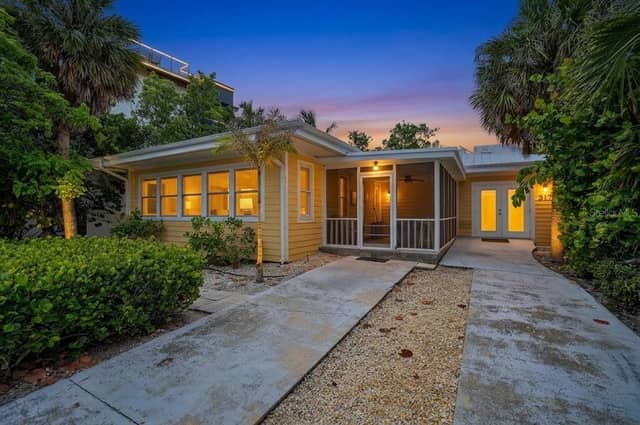 317 N BAY BLVD photo