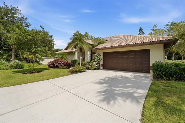 215 CARRIAGE HOUSE LN #215 photo