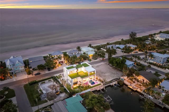 703 S BAY BLVD photo
