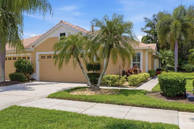 4939 WHISPERING OAKS DR photo