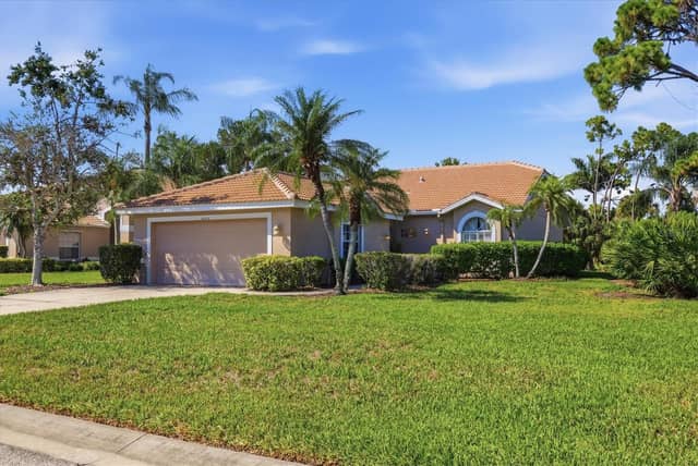 9402 FOREST HILLS CIR photo