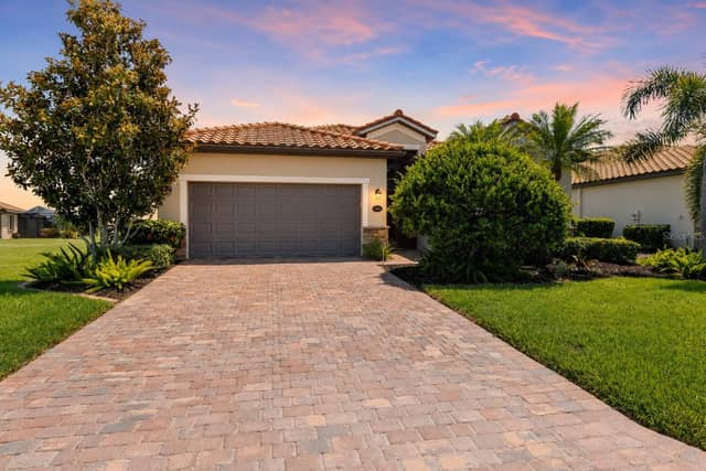 6907 QUIET CREEK DR photo
