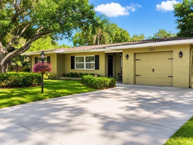1637 WHITEWOOD DR photo
