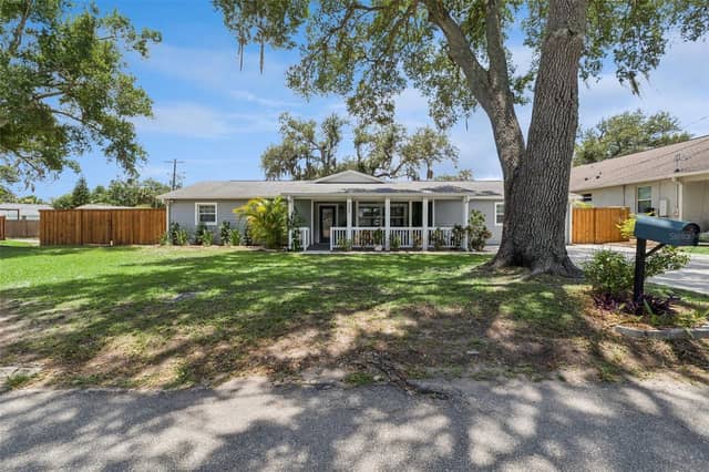 302 W COMANCHE AVE photo