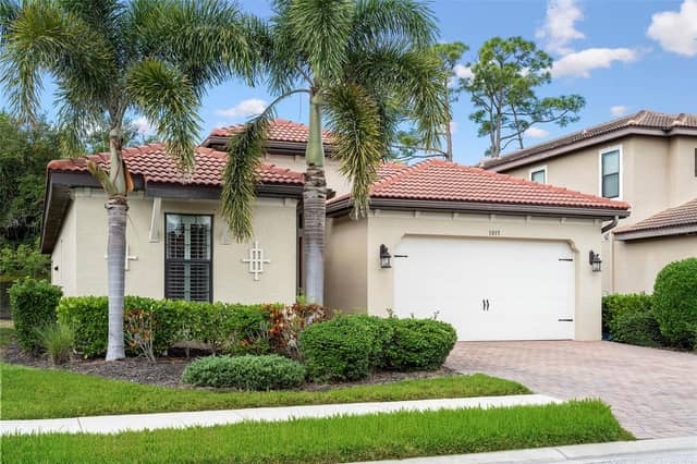 1015 BLUFFWOOD DR photo