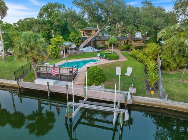1827 BAYWOOD DR photo